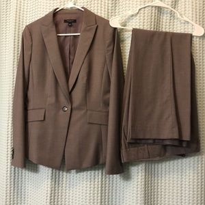 Women’s Ann Taylor Grey Blazer & Pant Suit